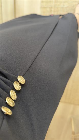 Gold Düğme Detaylı Siyah Elbise 