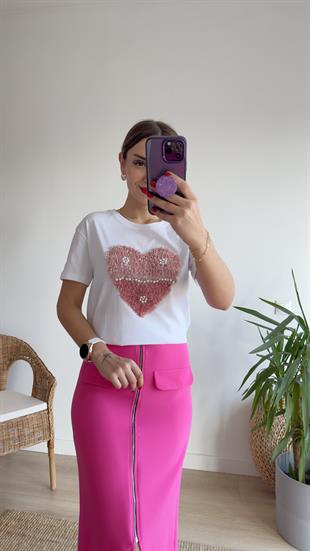Kabartma Kalp Detaylı Beyaz Tshirt