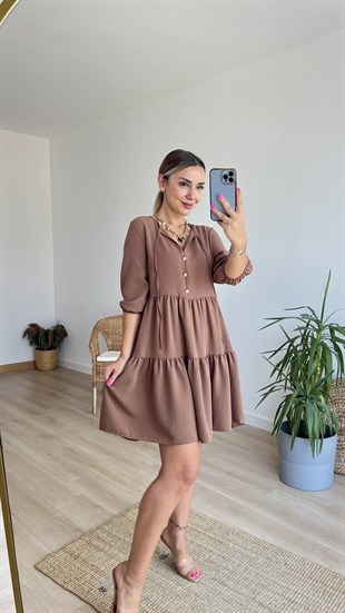 Taş Düğme Detaylı Volanlı Kahve Elbise