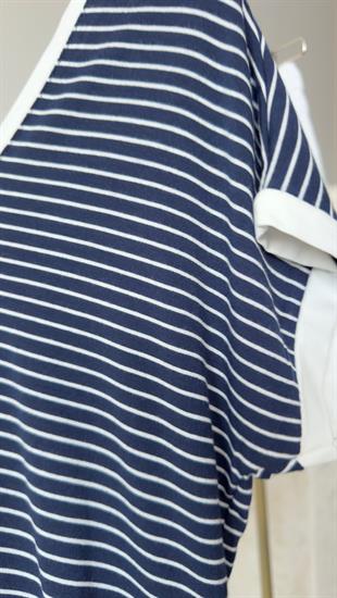 Yaka Beyaz Geçişli Ön Arka V Çizgli Tshirt