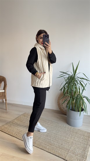 Penye Detaylı Bej Kapitone Ceket