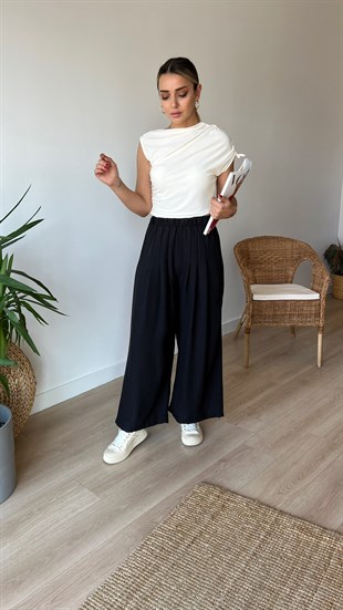 Omzu Büzgü Detaylı Ekru Bluz