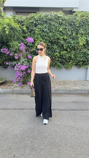 Sima Yırtmaç Detaylı Siyah Pantolon