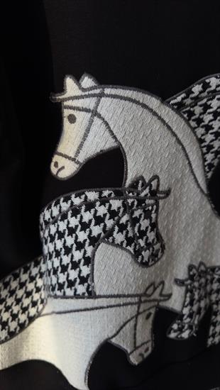 Liver Sırt İşlemeli Siyah Sweatshirt