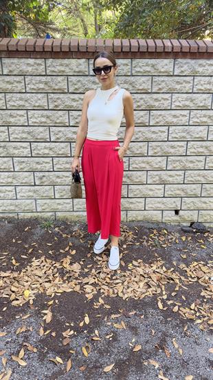 Kırmızı Pile Detaylı Pantolon