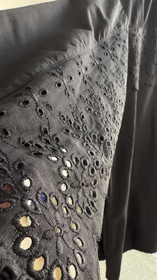 Sırtı Fisto Detaylı Oversize Siyah Gömlek