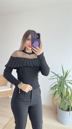 Yakası Tül Detaylı Siyah Triko