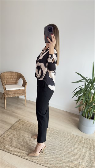 Önü Düğümlü Bej Saten Bluz