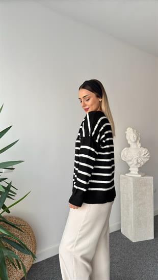 Yaka Gold Aksesuarlı Çizgili Siyah Kazak