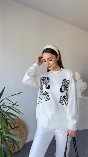 Numi Zebra İşlemeli Beyaz Kazak