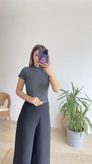 Çizgili Dik Yaka Siyah Tshirt