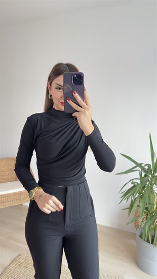 Yanı Büzgü Detay Siyah Bluz