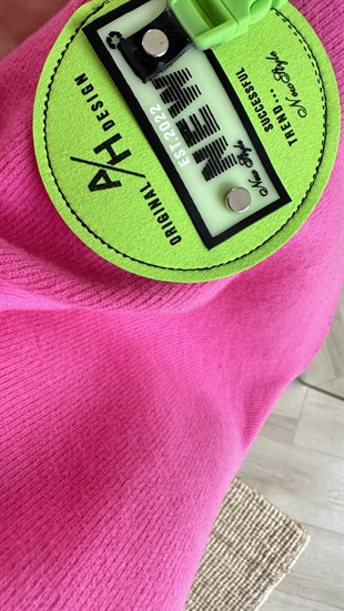 Ön Arka V Aksesuar Detaylı Pembe Süveter