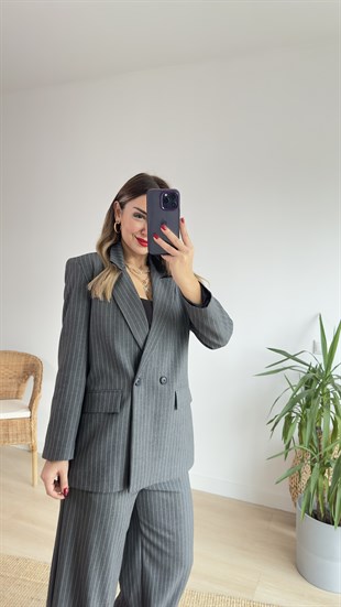 Çizgili Gri Maskülen Takım