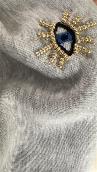 Göz Detaylı Şardonlu Gri Sweat