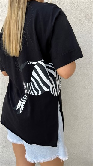 Yırtmaçlı Zebra Desen Siyah Tshirt