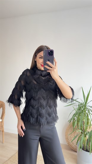 Püsküllü Siyah Bluz