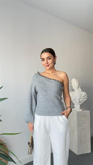 Gri Tek Omuz Boncuk Detay Kazak
