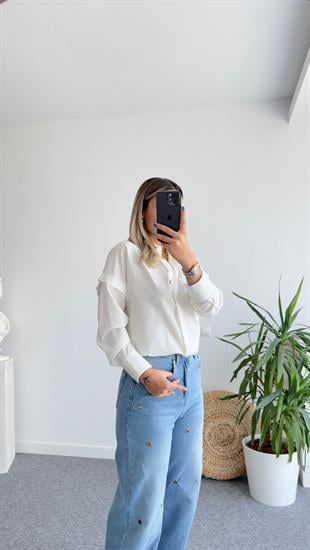 Omuzu Düğme Detaylı Beyaz Gömlek