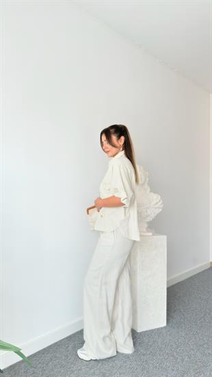 Bej Çiçek Aksesuarlı Keten Takım