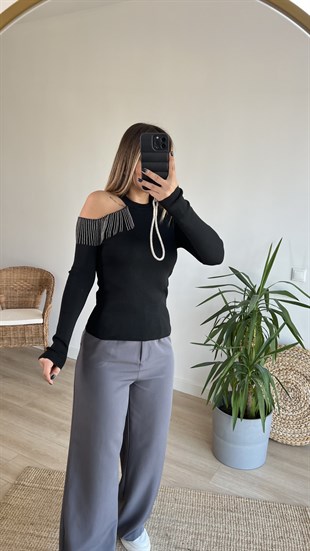 Omzu Zincir Detaylı Siyah Triko