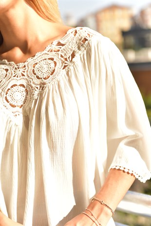 Yakası Dantel Bluz