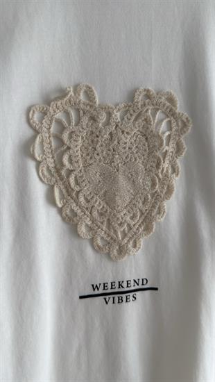 Kalp Dantel İşlemeli Beyaz Tshirt