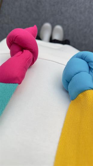 Renkli Kordon Detaylı Salaş Beyaz Sweatshirt