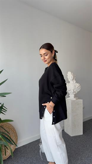 Risan Yanı Çıtçıtlı Siyah Sweatshirt