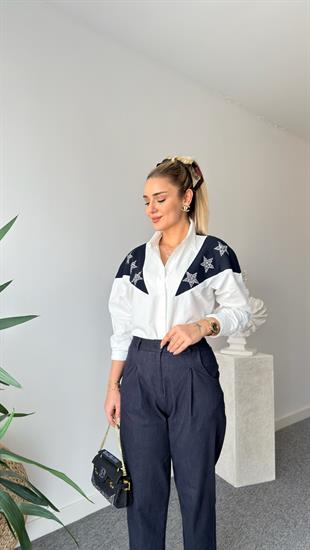 Lacivert Yıldız Taş Detaylı Beyaz Gömlek