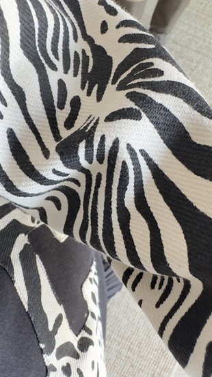 A Baskı Zebra Detaylı Siyah Sweat