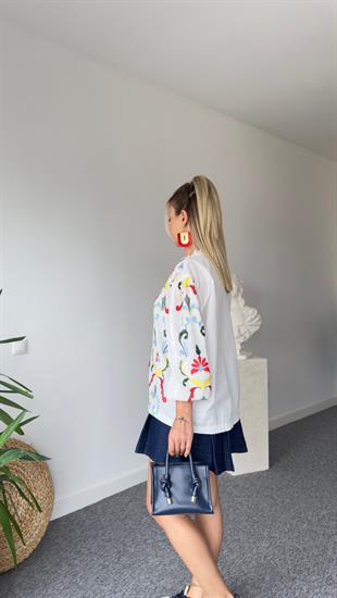 Renkli Nakış Detaylı Beyaz Bluz 