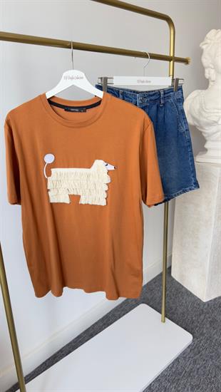 Püsküllü Köpek İşlemeli Kiremit Tshirt