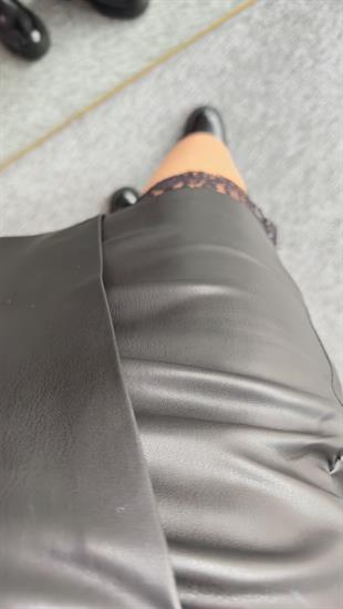 Dantel Detaylı Siyah Deri Etek