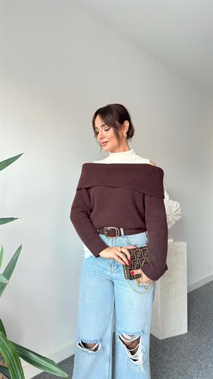 Kahve Madonna Yaka Triko Kazak