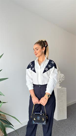 Lacivert Yıldız Taş Detaylı Beyaz Gömlek