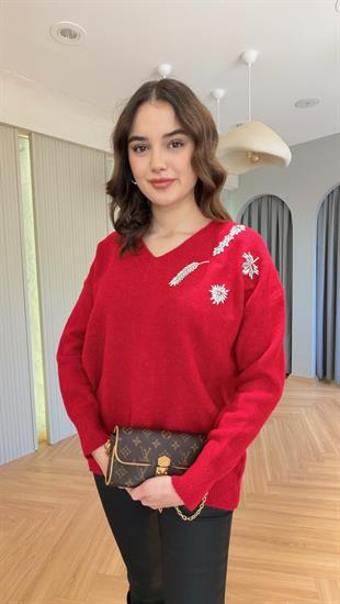 Kırmızı Taş Detaylı V Yaka Kazak