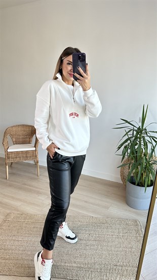 Yarım Fermuar Nakış Yazılı Beyaz Sweat