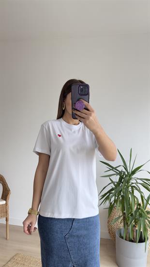 Kalp Nakışlı Beyaz Basic Tshirt