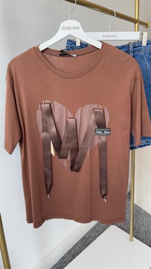 Kalp Üzeri Aksesuarlı Kahve Tshirt