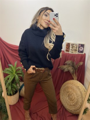 Gold Düğmeli Kazak