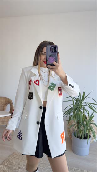 Oversize İşlemeli Beyaz Ceket