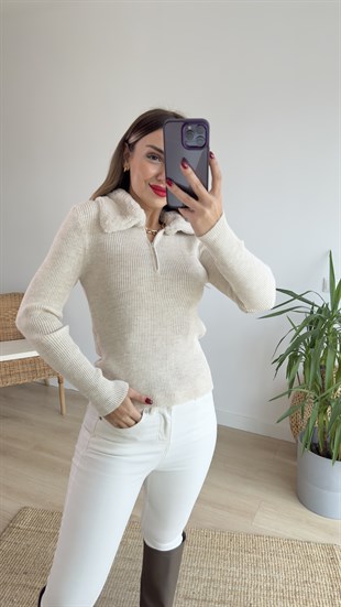 Yakası Peluş Detaylı Ekru Triko
