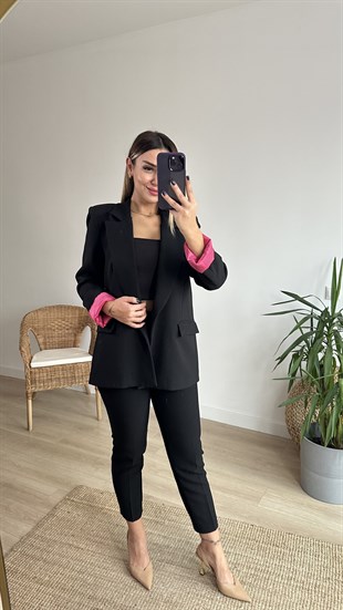 Pembe Astar Detaylı Siyah Blazer Ceket