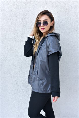 Siyah Sweat Detaylı Yağmurluk