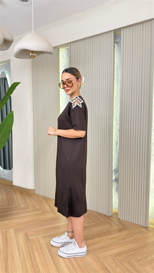 Kahve Omzu Yıldız Taş Detaylı Modal Elbise