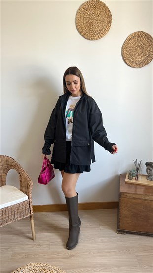 Yanı Yırtmaç Detaylı Siyah Trençkot