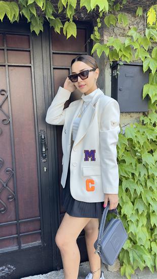 Harf İşlemeli Beyaz Blazer Ceket