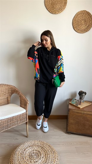 Renkli Baskı Detaylı Siyah Tasarım Sweatshirt