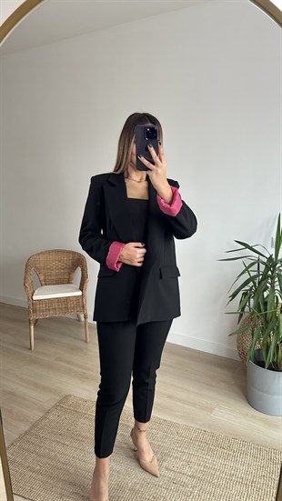 Pembe Astar Detaylı Siyah Blazer Ceket